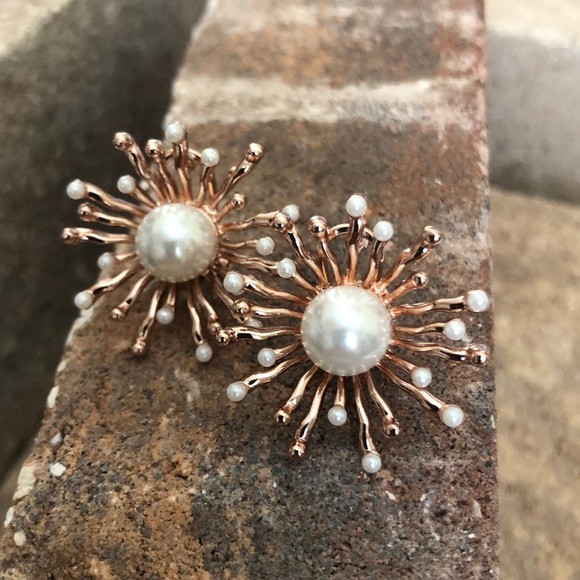Vintage Inspired | Stud Earrings - Picture 1 of 8